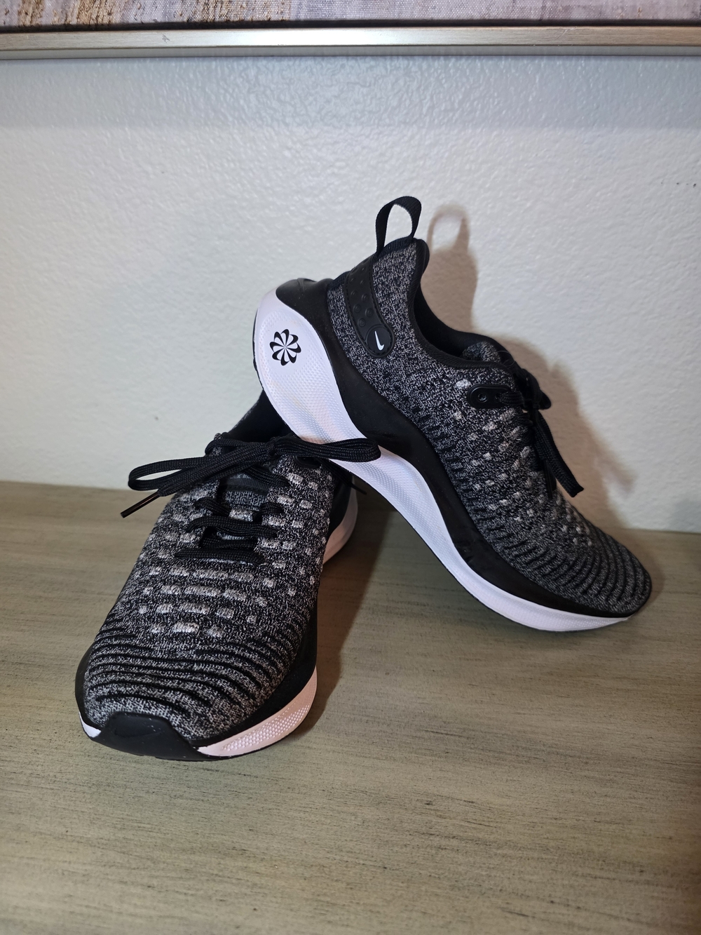 New Womens Black & White Knit Athletic Sneakers SIZE 6 NEW